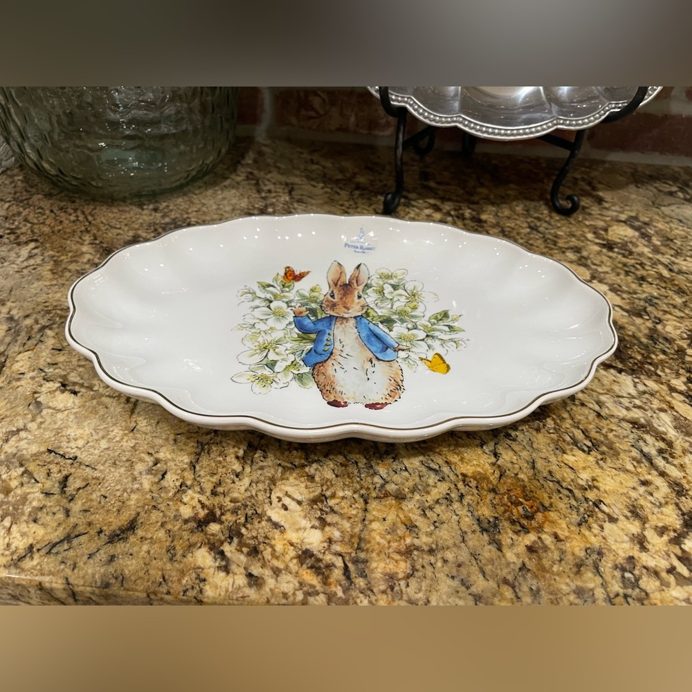 Beatrix Potter Peter Rabbit Scalloped Edge tray - brand new!